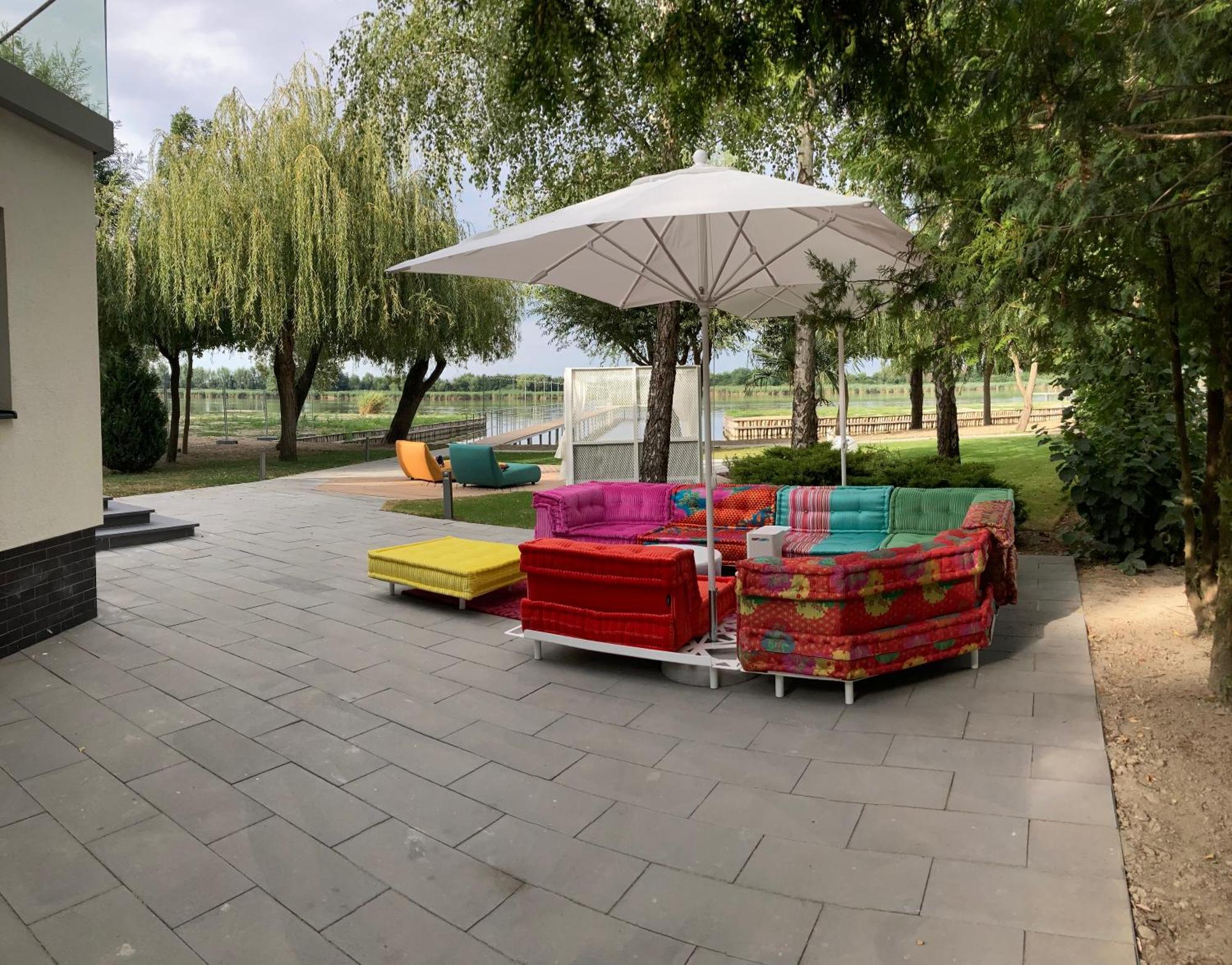 Donautica Hotel & Restaurant Fadd-Dombori エクステリア 写真